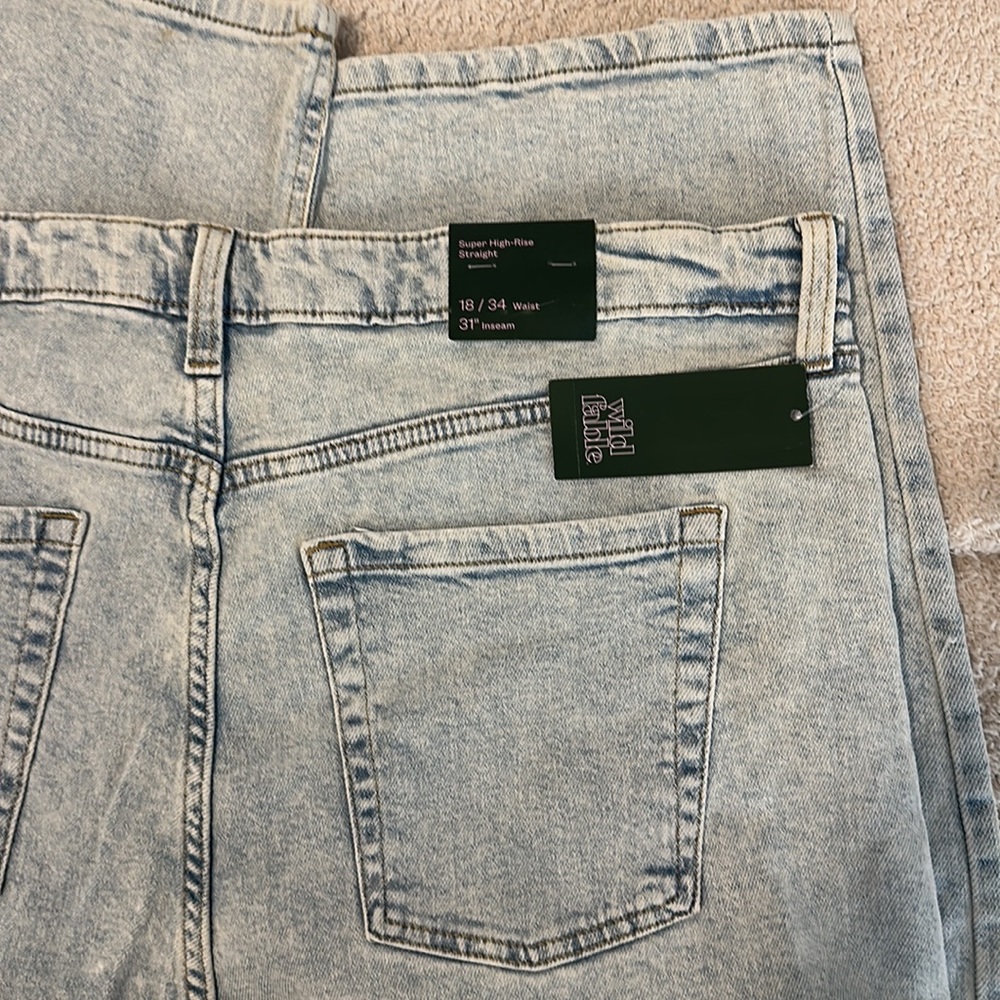 Women’s Super High- Rise Straight light wash jeans